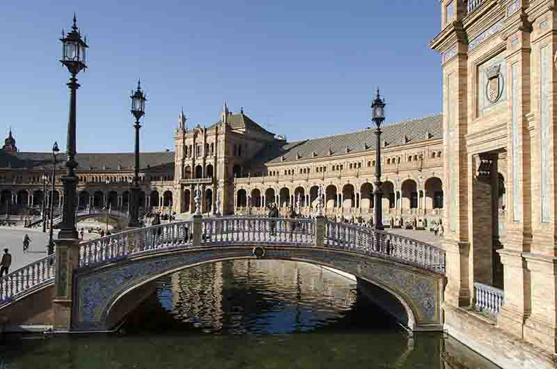 Sevilla 044 - parque de María Luisa - plaza de España.jpg